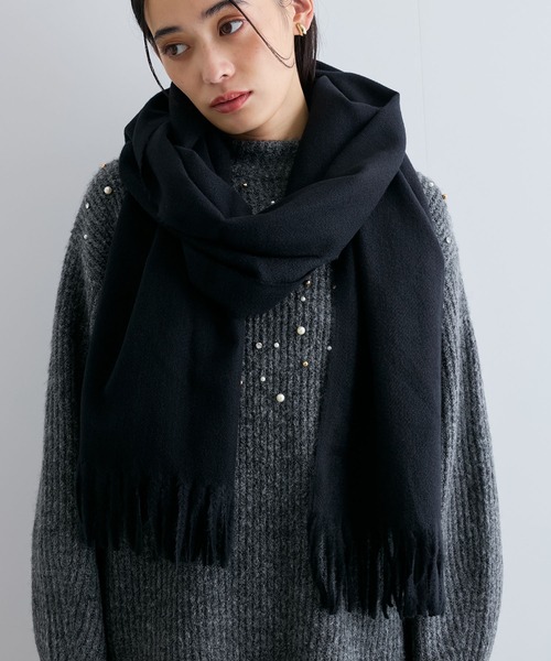 VIS（ビス）の「【リサイクルポリ】なめらかタッチ無地マフラー（マフラー・レディース・ブラック/ライトグレー/オフホワイト/ベージュ/ピンク系その他2/サックスブルー・FREE）」の3枚目の写真