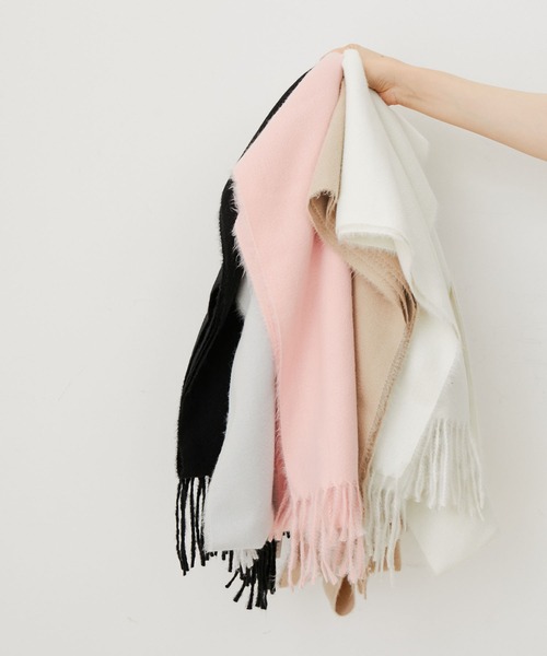 VIS（ビス）の「【リサイクルポリ】なめらかタッチ無地マフラー（マフラー・レディース・ブラック/ライトグレー/オフホワイト/ベージュ/ピンク系その他2/サックスブルー・FREE）」の9枚目の写真