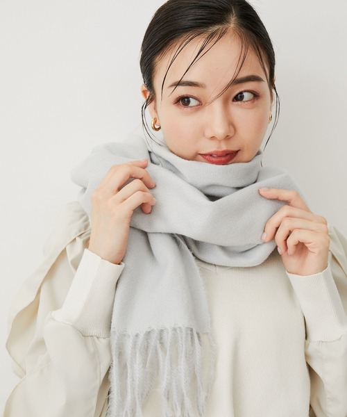 VIS（ビス）の「【リサイクルポリ】なめらかタッチ無地マフラー（マフラー・レディース・ブラック/ライトグレー/オフホワイト/ベージュ/ピンク系その他2/サックスブルー・FREE）」の16枚目の写真