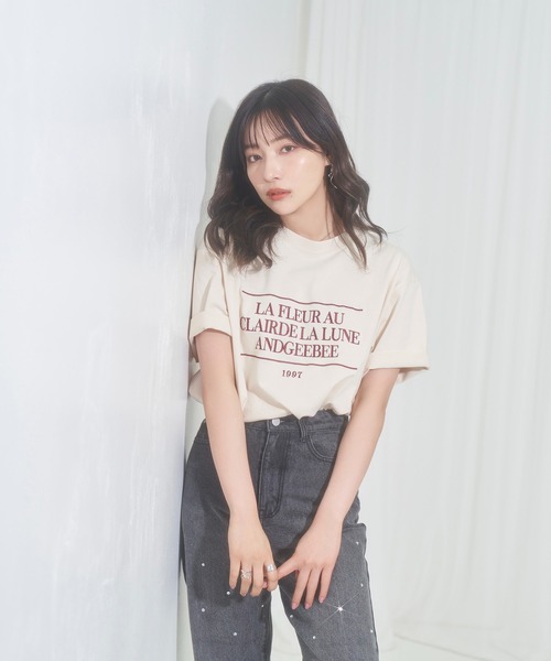 ANDGEEBEE（アンジービー）の「UNISEX メッセージエンブロイダリーT（Tシャツ/カットソー・レディース・ブルー/ベージュ・X-LARGE）」の2枚目の写真