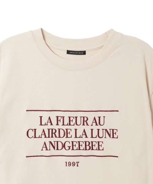 ANDGEEBEE（アンジービー）の「UNISEX メッセージエンブロイダリーT（Tシャツ/カットソー・レディース・ブルー/ベージュ・X-LARGE）」の9枚目の写真
