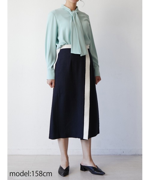 TONAL(トーナル)の「サテンボウタイブラウス(シャツ/ブラウス・レディース・ミント/ネイビー/オフホワイト・38)」の11枚目の写真