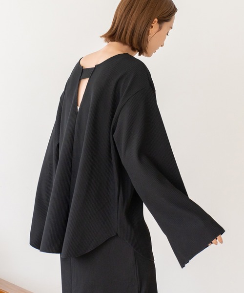 VitaFelice(ヴィータフェリーチェ)の「前後2WAY Vマキシ ビッグトップス(Tシャツ/カットソー・レディース・ブラック/アイボリー・FREE)」の8枚目の写真