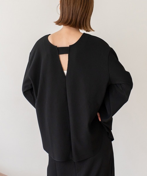 VitaFelice(ヴィータフェリーチェ)の「前後2WAY Vマキシ ビッグトップス(Tシャツ/カットソー・レディース・ブラック/アイボリー・FREE)」の9枚目の写真