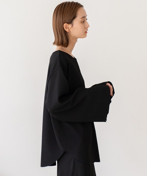VitaFelice(ヴィータフェリーチェ)の「前後2WAY Vマキシ ビッグトップス(Tシャツ/カットソー・レディース・ブラック/アイボリー・FREE)」の13枚目の写真