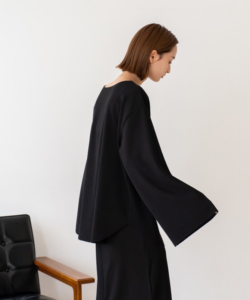 VitaFelice(ヴィータフェリーチェ)の「前後2WAY Vマキシ ビッグトップス(Tシャツ/カットソー・レディース・ブラック/アイボリー・FREE)」の14枚目の写真