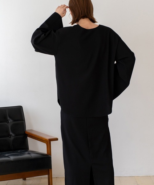 VitaFelice(ヴィータフェリーチェ)の「前後2WAY Vマキシ ビッグトップス(Tシャツ/カットソー・レディース・ブラック/アイボリー・FREE)」の19枚目の写真