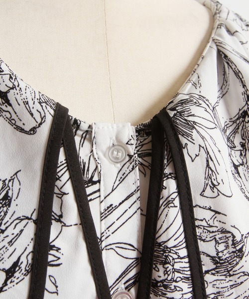 tocco closet(トッコ クローゼット)の「【ZOZO限定】ラインフラワープリントビックカラーブラウス(シャツ/ブラウス・レディース・ブラック/オフホワイト・M)」の17枚目の写真