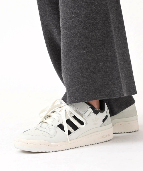 adidas(アディダス)の「【ADIDAS/アディダス】FORUM LOW(スニーカー・レディース・ライトグレー・23.5cm/23cm/24.5cm/24cm)」の1枚目の写真