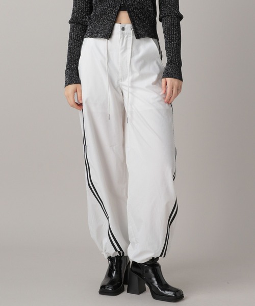 FOREVER 21（フォーエバー トゥエンティーワン）の「【2024SS】パラシュートラインパンツ（その他パンツ・レディース・ブラック/ホワイト/ネイビー・SMALL/MEDIUM）」の18枚目の写真