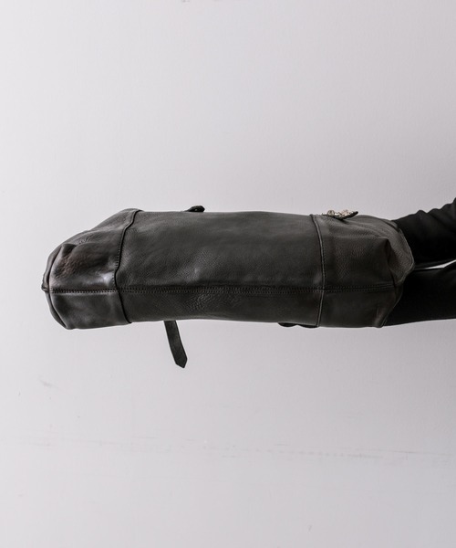 CAMPOMAGGI（カンポマッジ）の「【CAMPOMAGGI(カンポマッジ)】《牛革》ear別注スタッズトートバッグ（トートバッグ・レディース・ブラック・FREE）」の12枚目の写真