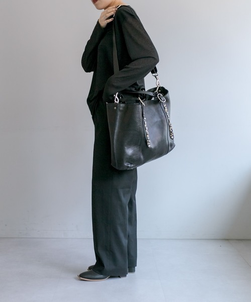 CAMPOMAGGI（カンポマッジ）の「【CAMPOMAGGI(カンポマッジ)】《牛革》ear別注スタッズトートバッグ（トートバッグ・レディース・ブラック・FREE）」の7枚目の写真