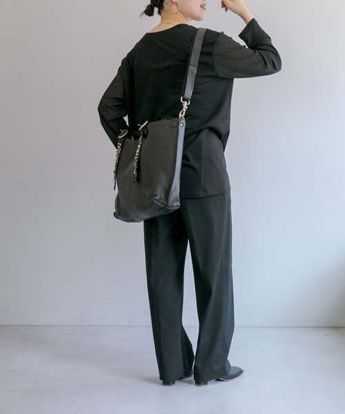 CAMPOMAGGI（カンポマッジ）の「【CAMPOMAGGI(カンポマッジ)】《牛革》ear別注スタッズトートバッグ（トートバッグ・レディース・ブラック・FREE）」の5枚目の写真