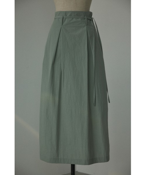 BLACK BY MOUSSY(ブラックバイマウジー)の「2tuck cocoon skirt(2タックコクーンスカート)(スカート・レディース・ブラック/カーキ/ライトブルー・1/2)」の3枚目の写真