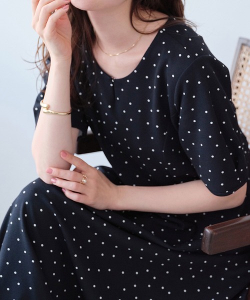 alotta（アロッタ）の「タック袖Ａラインワンピース（ワンピース・レディース・ブラック/グレイッシュベージュ/ダークネイビー/ドット・M/L/LL/3L/4L/5L）」の13枚目の写真