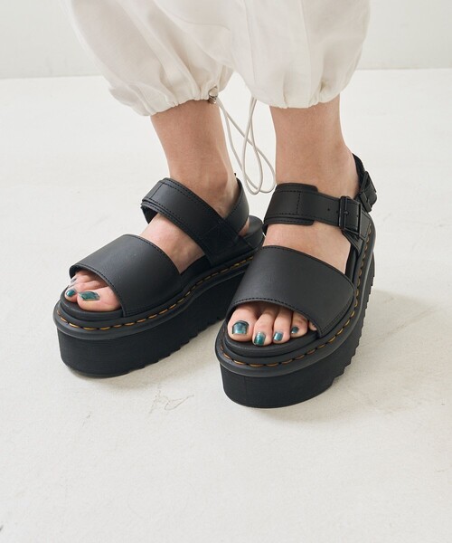 Dr. Martens(ドクターマーチン)の「Dr.Martens/ドクターマーチン Voss Quad/プラットフォームレザーサンダル 限定展開(サンダル・レディース・ブラック・5/3/4/6)」の14枚目の写真
