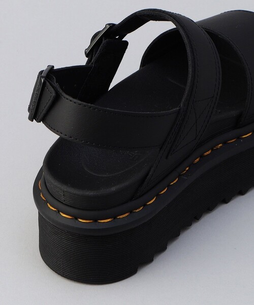 Dr. Martens(ドクターマーチン)の「Dr.Martens/ドクターマーチン Voss Quad/プラットフォームレザーサンダル 限定展開(サンダル・レディース・ブラック・5/3/4/6)」の4枚目の写真