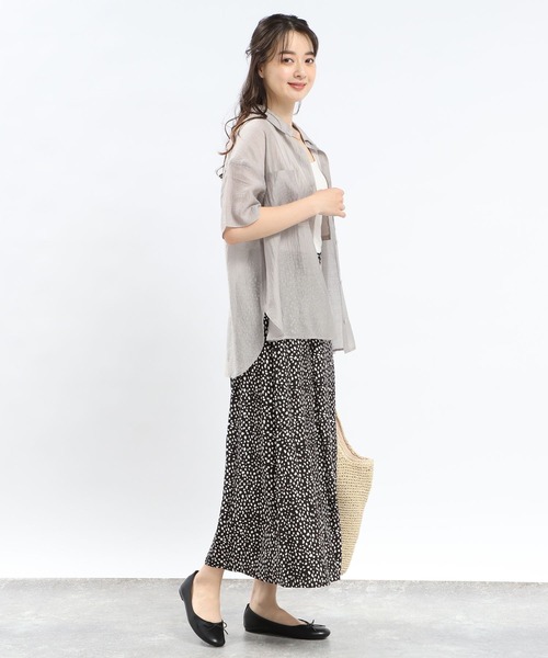 GLOBAL WORK Smile Seed Store（グローバルワーク スマイルシードストア）の「シアーシャツ半袖/112068（シャツ/ブラウス・レディース・チャコール/グレイッシュベージュ・LARGE/X-LARGE/MEDIUM/SMALL）」の5枚目の写真