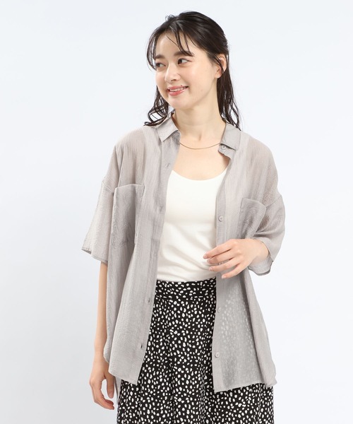 GLOBAL WORK Smile Seed Store（グローバルワーク スマイルシードストア）の「シアーシャツ半袖/112068（シャツ/ブラウス・レディース・チャコール/グレイッシュベージュ・LARGE/X-LARGE/MEDIUM/SMALL）」の7枚目の写真