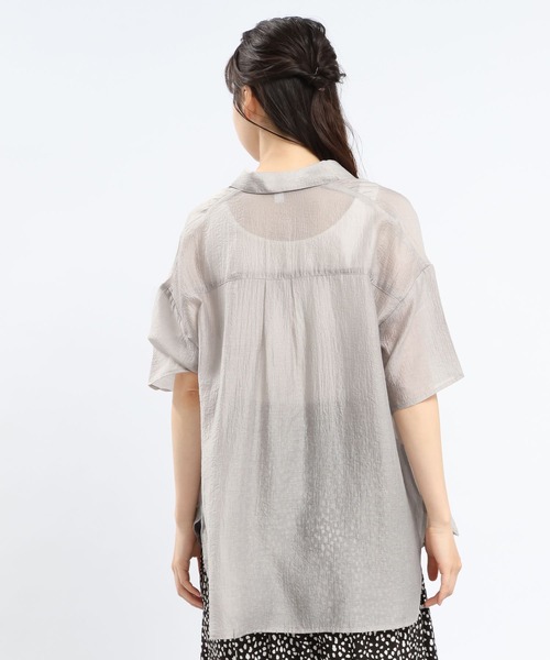 GLOBAL WORK Smile Seed Store（グローバルワーク スマイルシードストア）の「シアーシャツ半袖/112068（シャツ/ブラウス・レディース・チャコール/グレイッシュベージュ・LARGE/X-LARGE/MEDIUM/SMALL）」の8枚目の写真