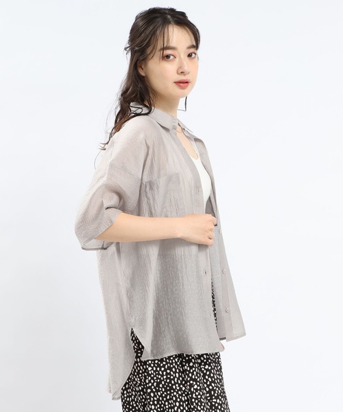 GLOBAL WORK Smile Seed Store（グローバルワーク スマイルシードストア）の「シアーシャツ半袖/112068（シャツ/ブラウス・レディース・チャコール/グレイッシュベージュ・LARGE/X-LARGE/MEDIUM/SMALL）」の9枚目の写真