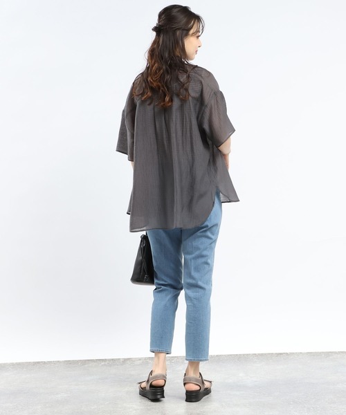 GLOBAL WORK Smile Seed Store（グローバルワーク スマイルシードストア）の「シアーシャツ半袖/112068（シャツ/ブラウス・レディース・チャコール/グレイッシュベージュ・LARGE/X-LARGE/MEDIUM/SMALL）」の11枚目の写真
