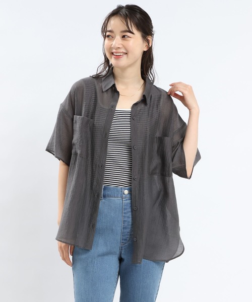 GLOBAL WORK Smile Seed Store（グローバルワーク スマイルシードストア）の「シアーシャツ半袖/112068（シャツ/ブラウス・レディース・チャコール/グレイッシュベージュ・LARGE/X-LARGE/MEDIUM/SMALL）」の15枚目の写真