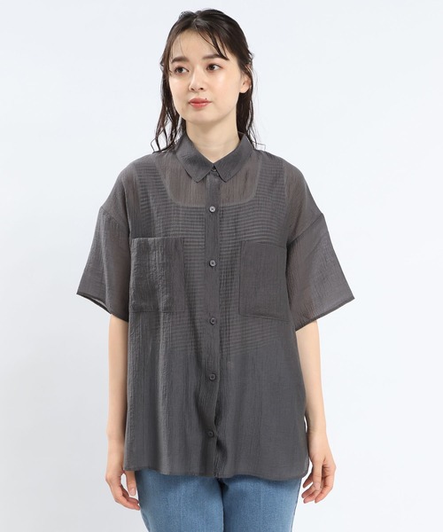 GLOBAL WORK Smile Seed Store（グローバルワーク スマイルシードストア）の「シアーシャツ半袖/112068（シャツ/ブラウス・レディース・チャコール/グレイッシュベージュ・LARGE/X-LARGE/MEDIUM/SMALL）」の16枚目の写真