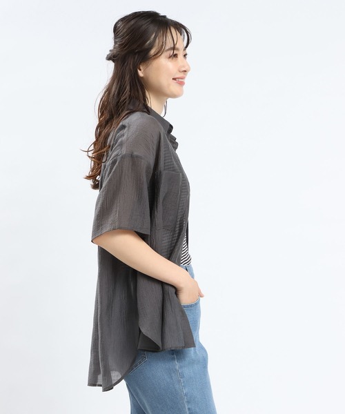 GLOBAL WORK Smile Seed Store（グローバルワーク スマイルシードストア）の「シアーシャツ半袖/112068（シャツ/ブラウス・レディース・チャコール/グレイッシュベージュ・LARGE/X-LARGE/MEDIUM/SMALL）」の18枚目の写真