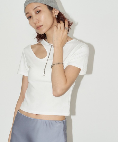 Auntie Rosa Holiday(アンティローザホリデー)の「ショルダースリットクロップドTEE(Tシャツ/カットソー・レディース・オフホワイト/ブラック・FREE)」の6枚目の写真