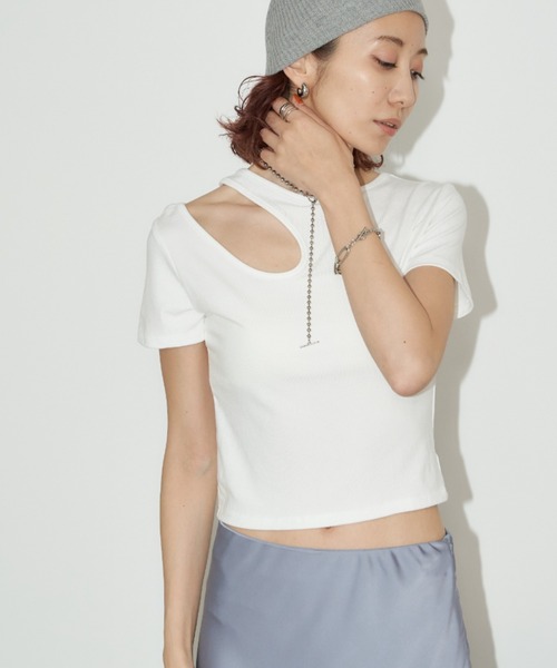 Auntie Rosa Holiday(アンティローザホリデー)の「ショルダースリットクロップドTEE(Tシャツ/カットソー・レディース・オフホワイト/ブラック・FREE)」の5枚目の写真
