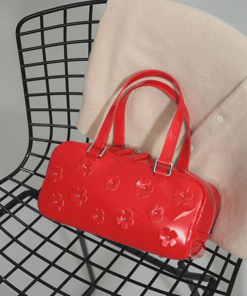 Ray BEAMS（レイビームス）の「Ray BEAMS / エナメル フラワー バッグ（トートバッグ・レディース・レッド/ブラック・ONE SIZE）」の2枚目の写真