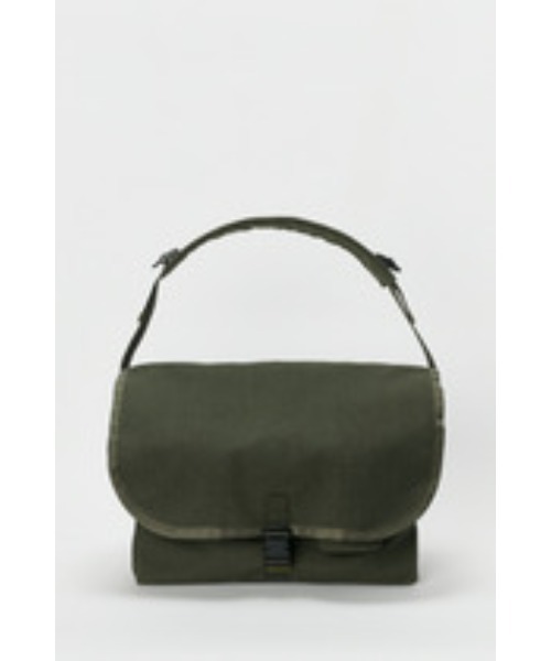Hender Scheme(エンダースキーマ)の「messenger bag large(ショルダーバッグ・メンズ・ブラック/カーキオリーブ/ネイビー・FREE)」の1枚目の写真