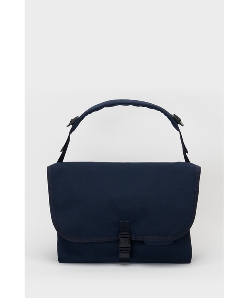 Hender Scheme(エンダースキーマ)の「messenger bag large(ショルダーバッグ・メンズ・ブラック/カーキオリーブ/ネイビー・FREE)」の3枚目の写真