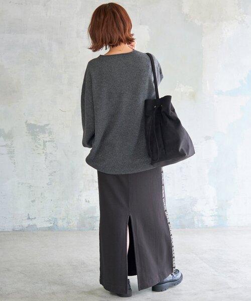 Spick & Span（スピックアンドスパン）の「CHESS ルーズボートネックニット（ニット/セーター・レディース・ベージュ/チャコールグレー/ライトグリーン/イエロー系その他/ピンク系その他・FREE）」の8枚目の写真