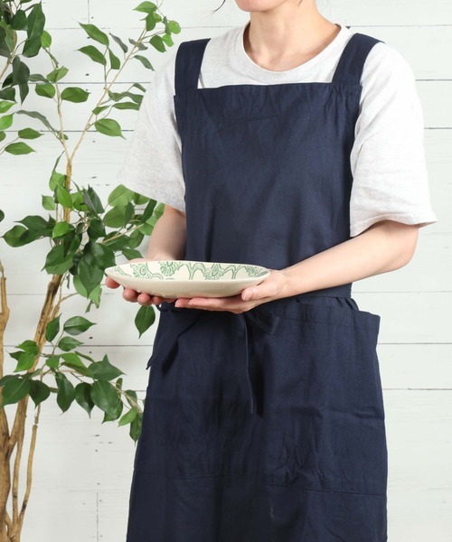 studio CLIP（スタディオクリップ）の「【daily CLIP】綿麻フィアタッシェエプロン（エプロン・レディース・ネイビー/ベージュ/オレンジ・FREE）」の4枚目の写真