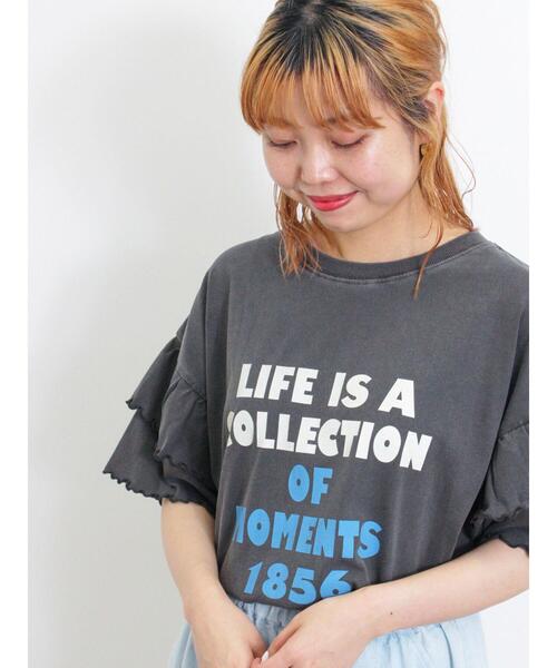 Samansa Mos2（サマンサ モスモス）の「ピグメント加工袖フリルロゴTシャツ（Tシャツ/カットソー・レディース・グリーン/イエロー/ベージュ/チャコールグレー・F）」の2枚目の写真