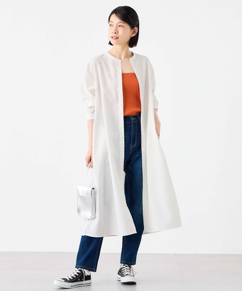 Viola e Viola(ヴィオラエヴィオラ)の「お手入れ簡単羽織に使えるシャツワンピース(シャツワンピース・レディース・ダークグレー/カーキ/ホワイト・M/L/LL/3L)」の4枚目の写真