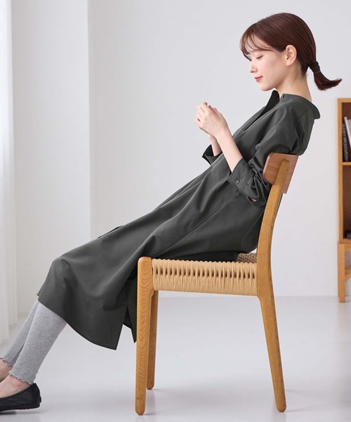 Viola e Viola(ヴィオラエヴィオラ)の「お手入れ簡単羽織に使えるシャツワンピース(シャツワンピース・レディース・ダークグレー/カーキ/ホワイト・M/L/LL/3L)」の17枚目の写真