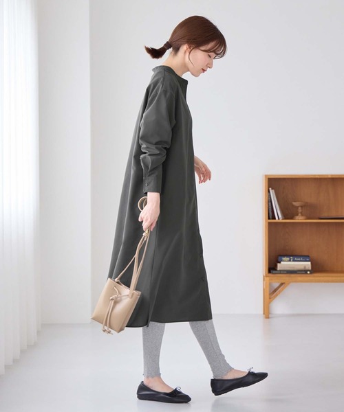 Viola e Viola(ヴィオラエヴィオラ)の「お手入れ簡単羽織に使えるシャツワンピース(シャツワンピース・レディース・ダークグレー/カーキ/ホワイト・M/L/LL/3L)」の20枚目の写真
