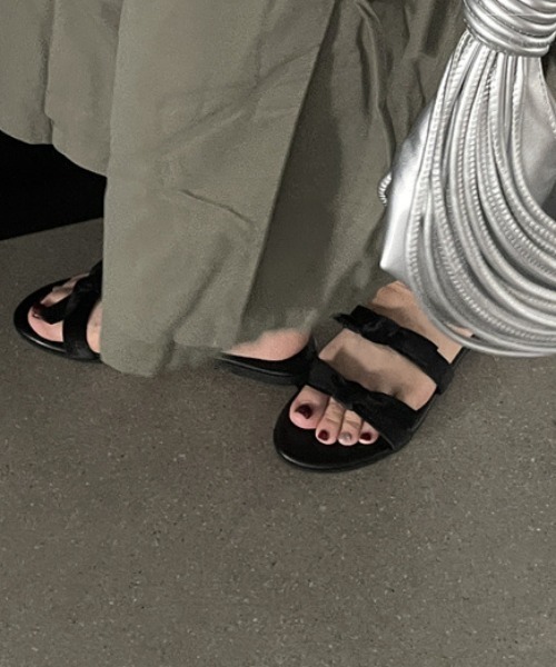 Vipoa（ヴィポア）の「ribbon flat sandal（サンダル・レディース・シルバー/ブラック・SMALL/MEDIUM/LARGE）」の13枚目の写真