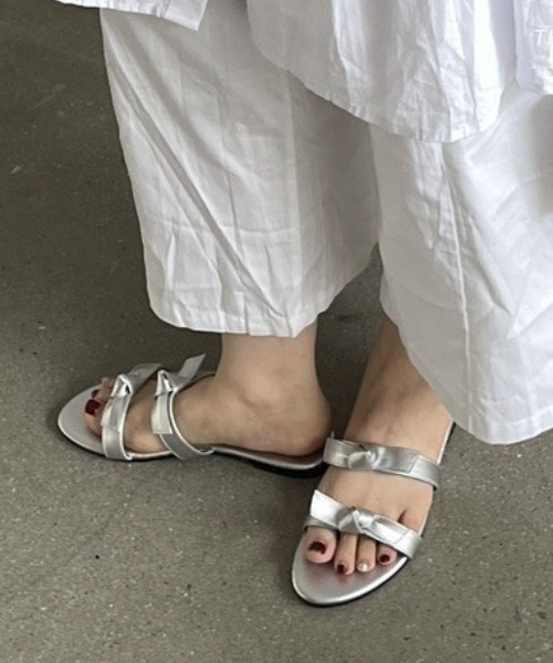 Vipoa（ヴィポア）の「ribbon flat sandal（サンダル・レディース・シルバー/ブラック・SMALL/MEDIUM/LARGE）」の15枚目の写真