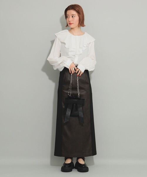 Ray BEAMS（レイビームス）の「ビッグ ラッフルカラー シャツ（シャツ/ブラウス・レディース・ホワイト/ブラック・ONE SIZE）」の3枚目の写真