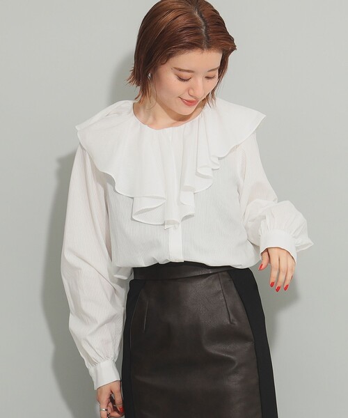 Ray BEAMS（レイビームス）の「ビッグ ラッフルカラー シャツ（シャツ/ブラウス・レディース・ホワイト/ブラック・ONE SIZE）」の6枚目の写真