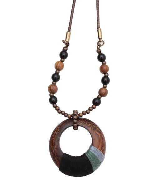 チチカカ(チチカカ)の「糸巻ウッドネックレス(ネックレス・レディース・ブラック/オレンジ/ブルー・FREE)」の5枚目の写真