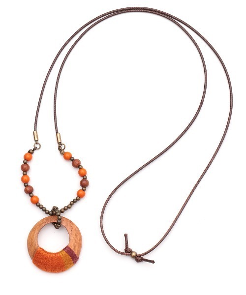 チチカカ(チチカカ)の「糸巻ウッドネックレス(ネックレス・レディース・ブラック/オレンジ/ブルー・FREE)」の10枚目の写真