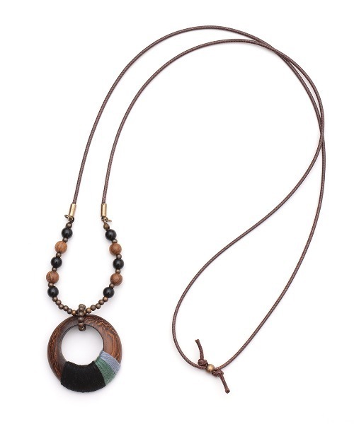 チチカカ(チチカカ)の「糸巻ウッドネックレス(ネックレス・レディース・ブラック/オレンジ/ブルー・FREE)」の8枚目の写真