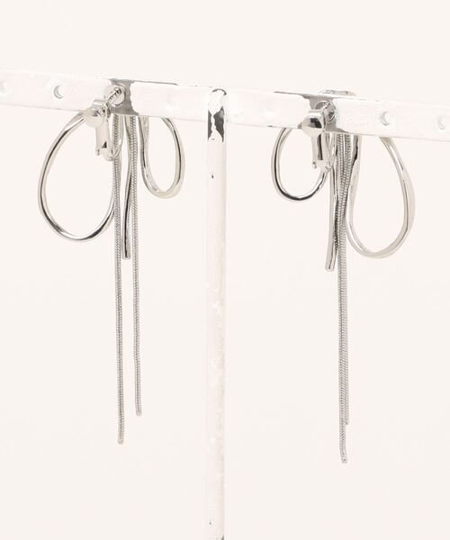 COLONY 2139（コロニートゥーワンスリーナイン）の「メタルチェーンリボンイヤリング（イヤリング・レディース・シルバー/ゴールド・FREE）」の11枚目の写真