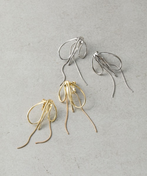 COLONY 2139（コロニートゥーワンスリーナイン）の「メタルチェーンリボンイヤリング（イヤリング・レディース・シルバー/ゴールド・FREE）」の3枚目の写真