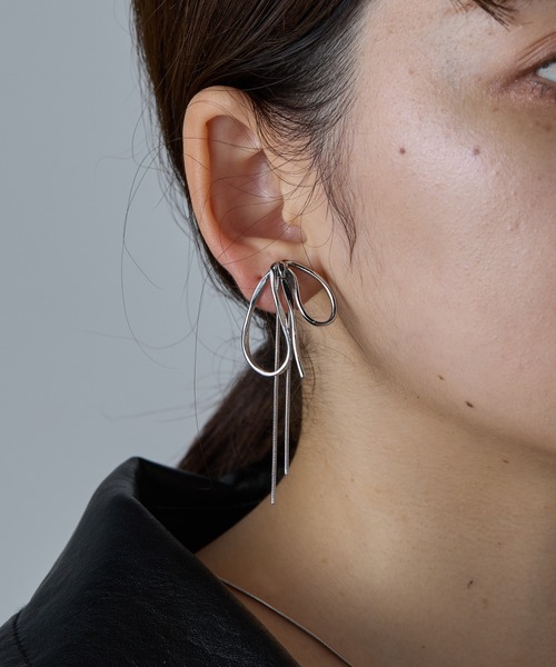 COLONY 2139（コロニートゥーワンスリーナイン）の「メタルチェーンリボンイヤリング（イヤリング・レディース・シルバー/ゴールド・FREE）」の6枚目の写真